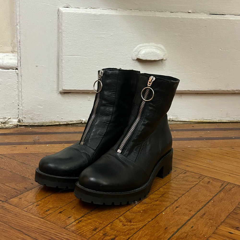 Black Leather Front-Zip Chunky Heel Women's Boots size 8